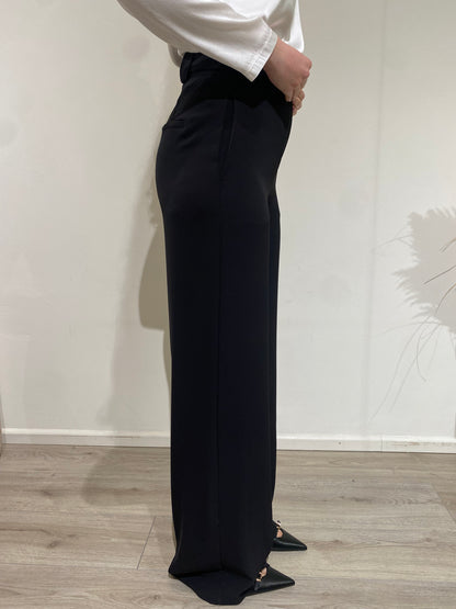 Pantalone tailleur fluido Tensione In nero