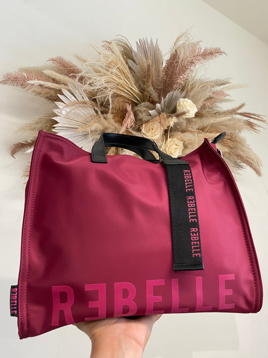 Bolso shopping Rebelle burdeos de nailon con bandolera